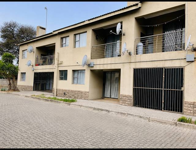 2 BEDROOM APARTMENT FOR SALE IN VANDERBIJLPARK SE 6